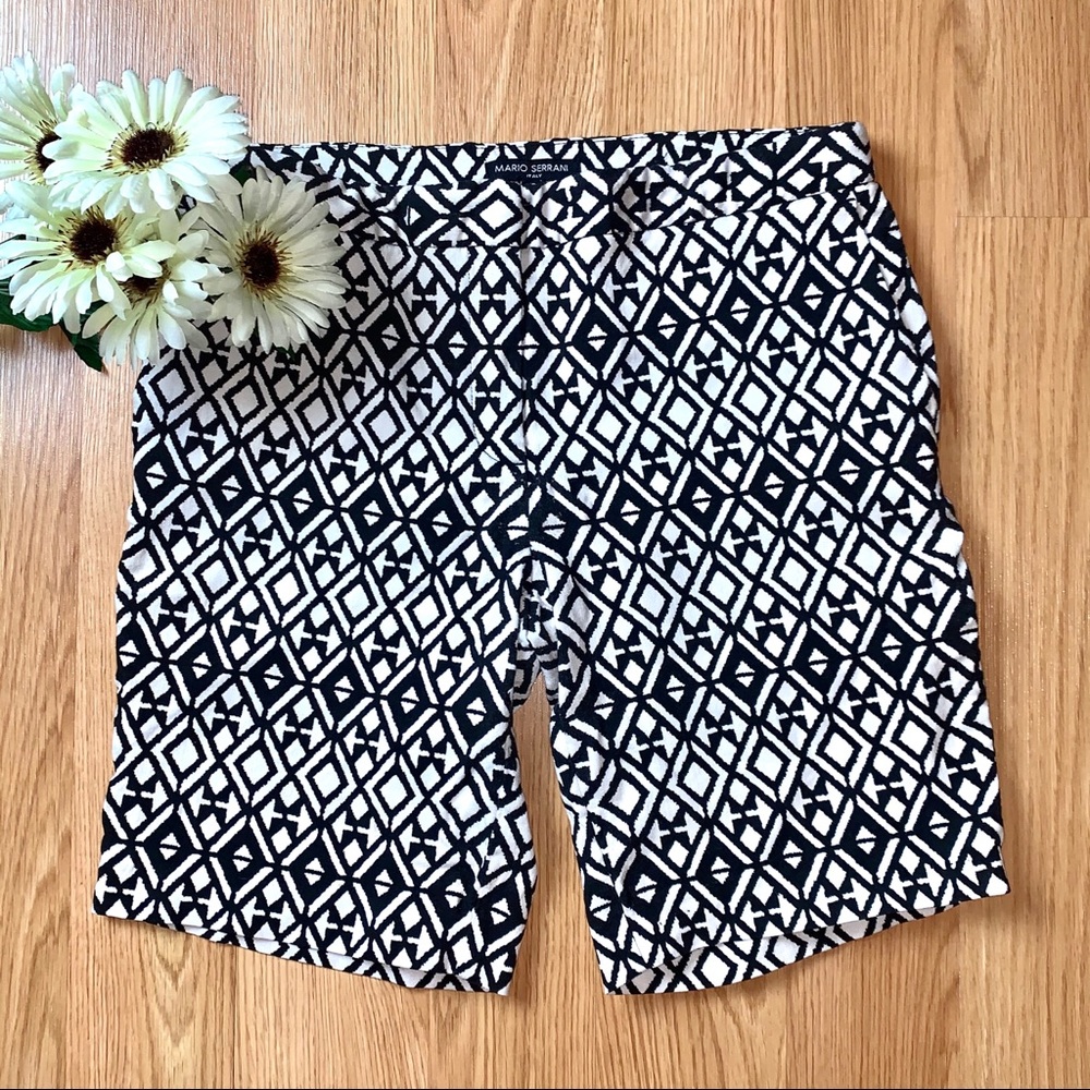⭐️Mario Serrano Geometric Black and White Shorts⭐️